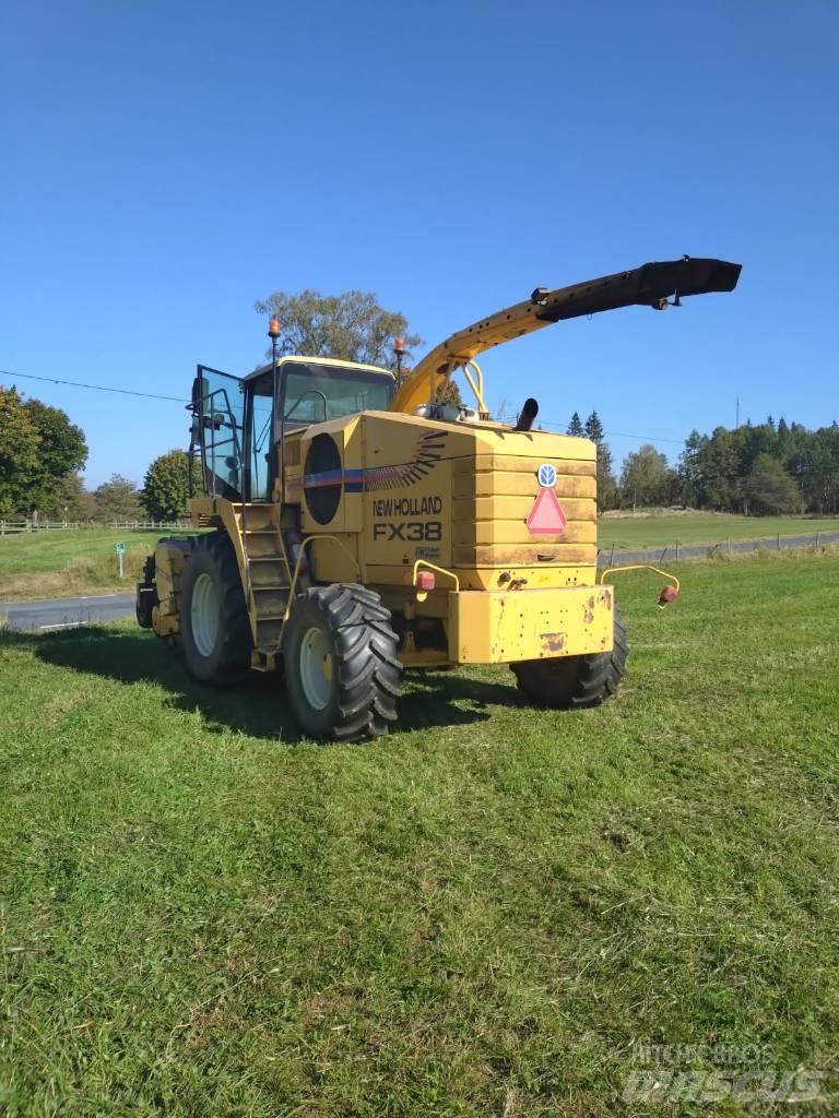New Holland FX 38 自走式フォレージハーベスター