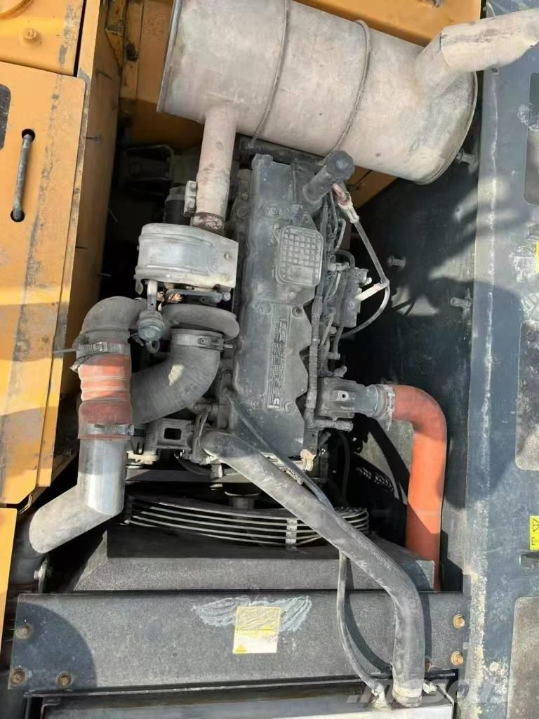 Hyundai 215VS 大型油圧ショベル12t以上（パワーショベル・ユンボ）