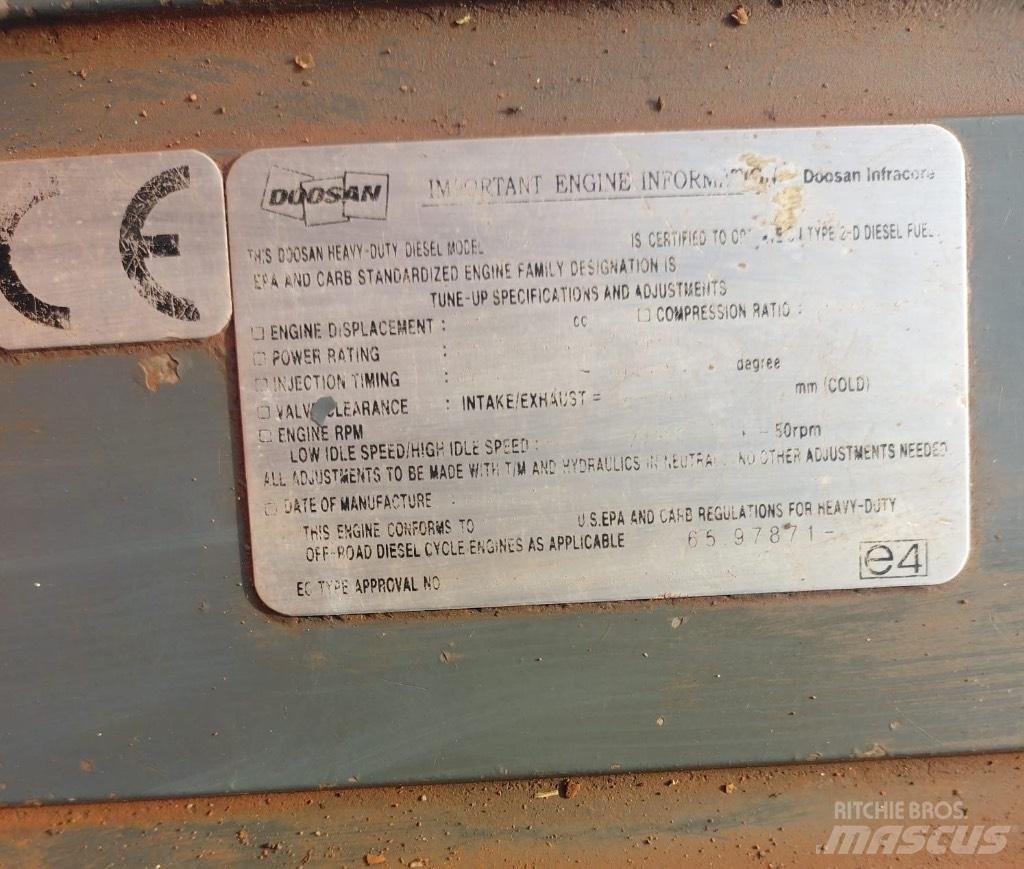 Doosan DX 300 LC-5 大型油圧ショベル12t以上（パワーショベル・ユンボ）