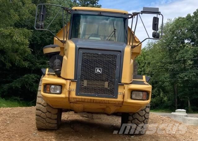 John Deere 300 D アーティキュレート式ダンプトラック
