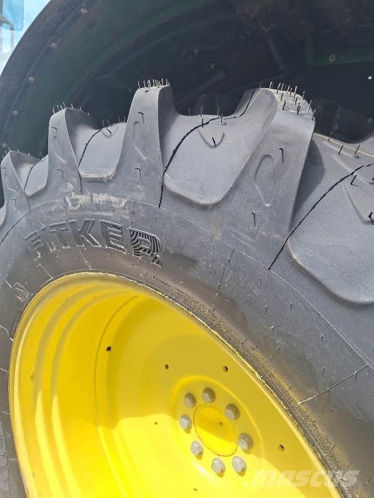John Deere 6110R トラクター