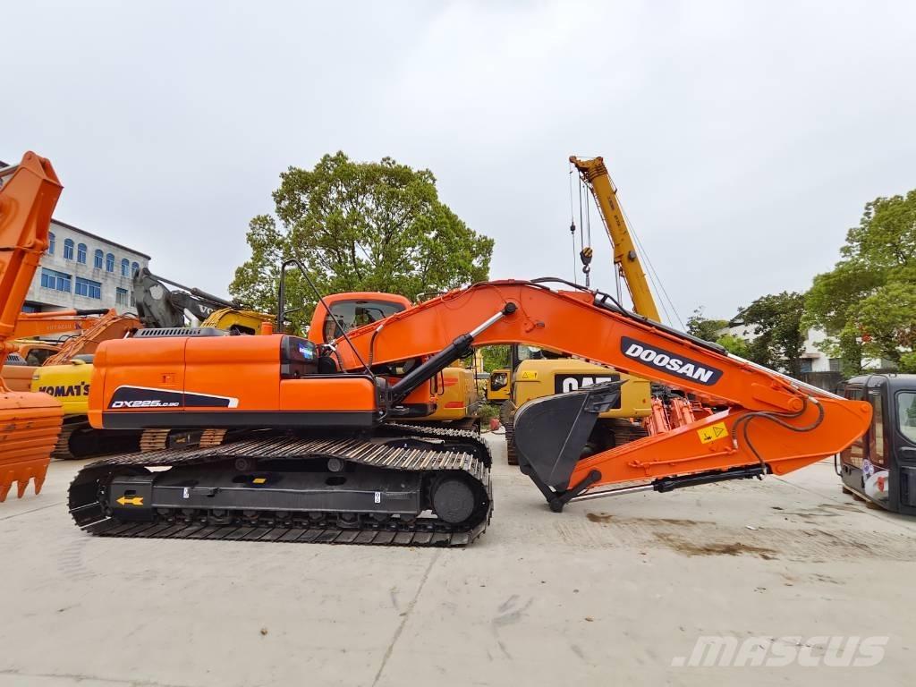 Doosan DX 225 LC 大型油圧ショベル12t以上（パワーショベル・ユンボ）