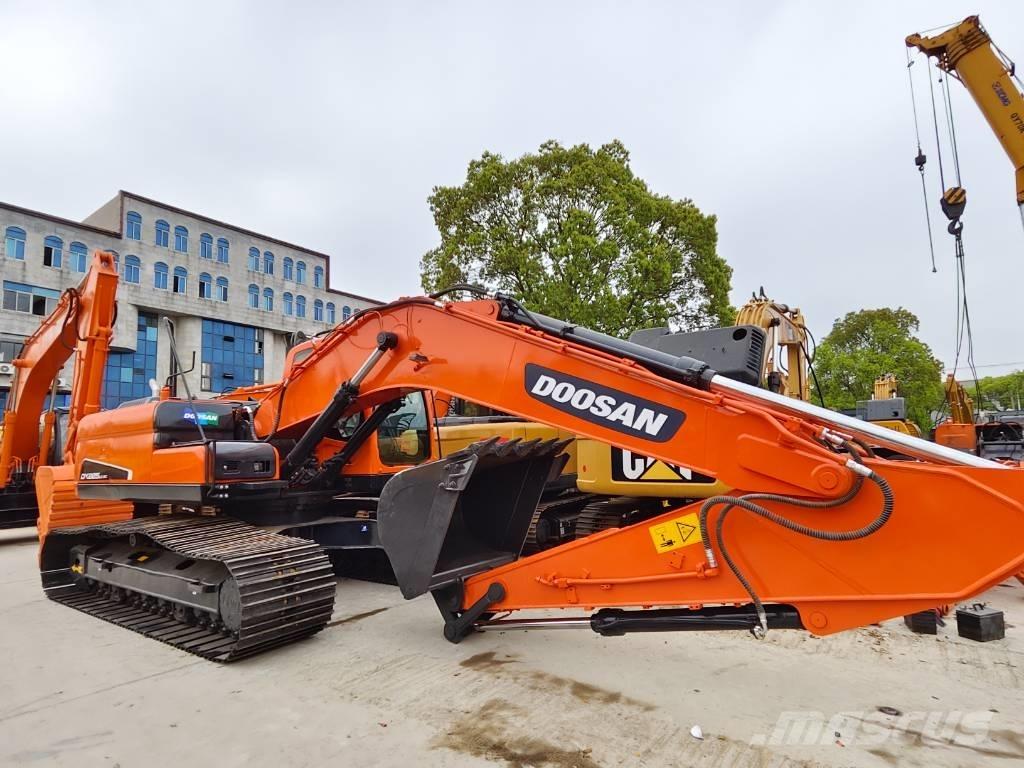 Doosan DX 225 LC 大型油圧ショベル12t以上（パワーショベル・ユンボ）