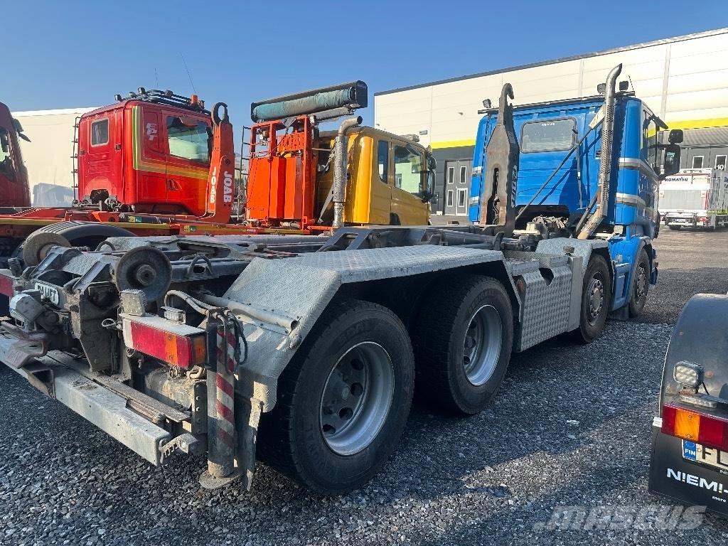 Scania R420 8X4/4 アームロール