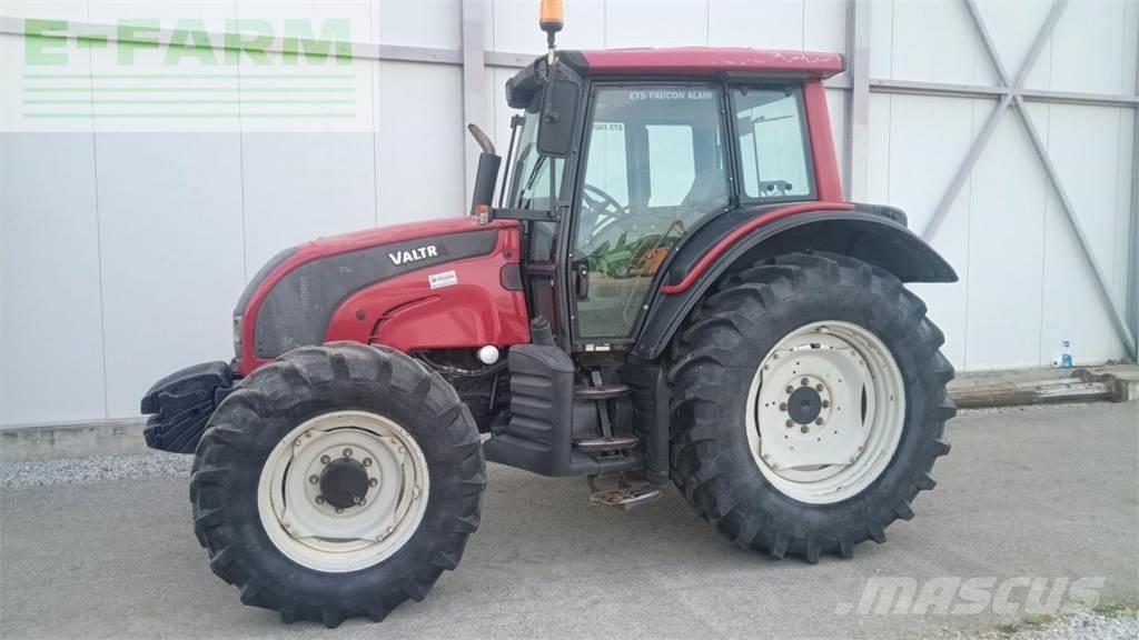 Valtra N101 PRO トラクター