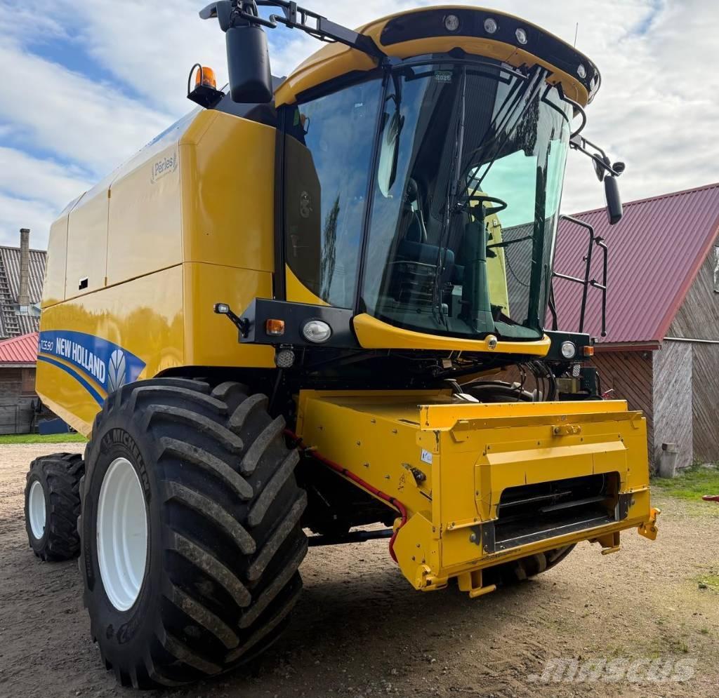 New Holland TC 5.90 コンバイン