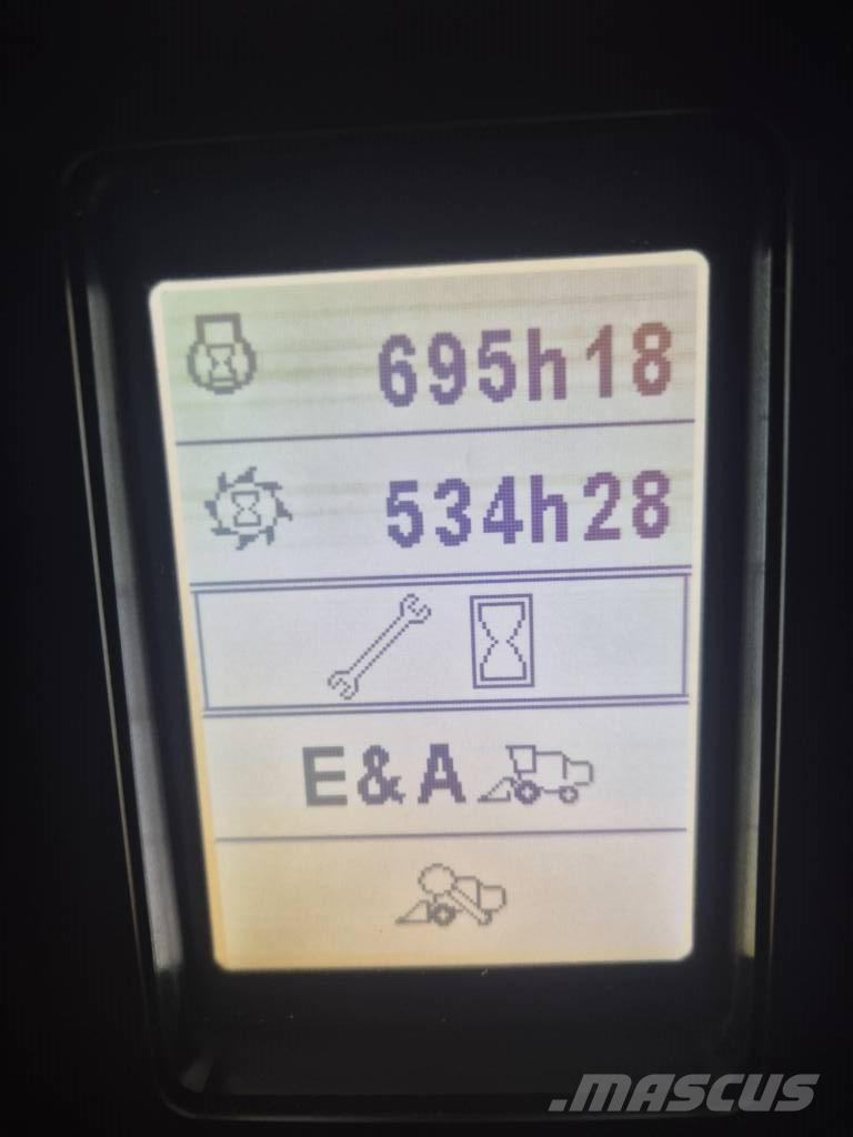 New Holland TC 5.90 コンバイン