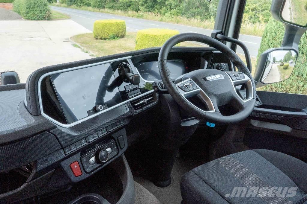 DAF XD 450 FAX 8x2 タンカートラック