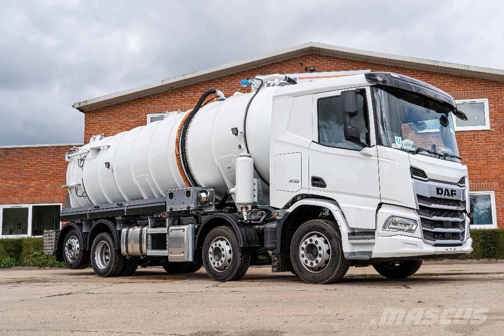 DAF XD 450 FAX 8x2 タンカートラック