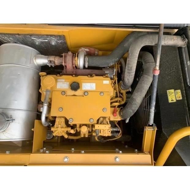 CAT 318d2 大型油圧ショベル12t以上（パワーショベル・ユンボ）