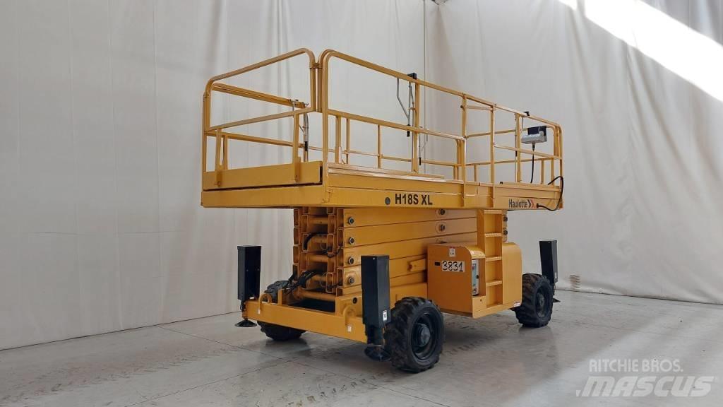 Haulotte HA 18 SXL シザースリフト
