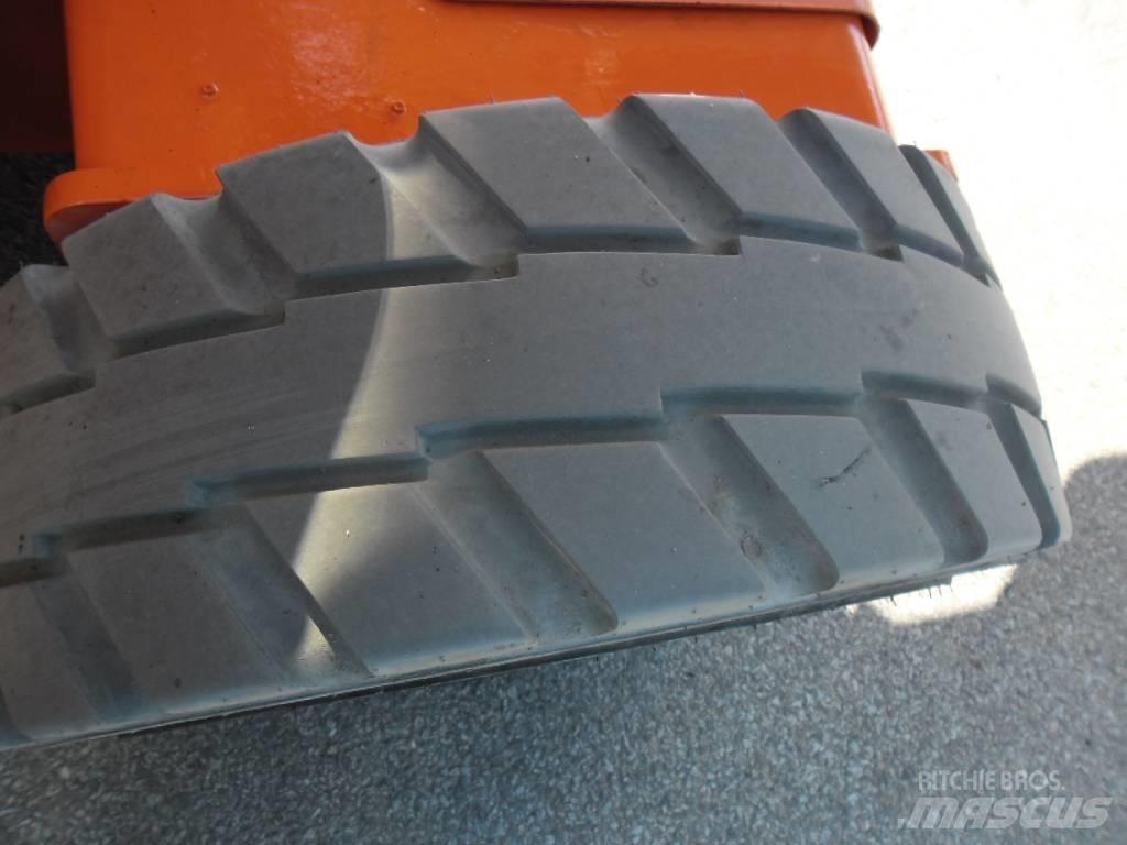 JLG E 450 AJ ブームリフト　屈伸型