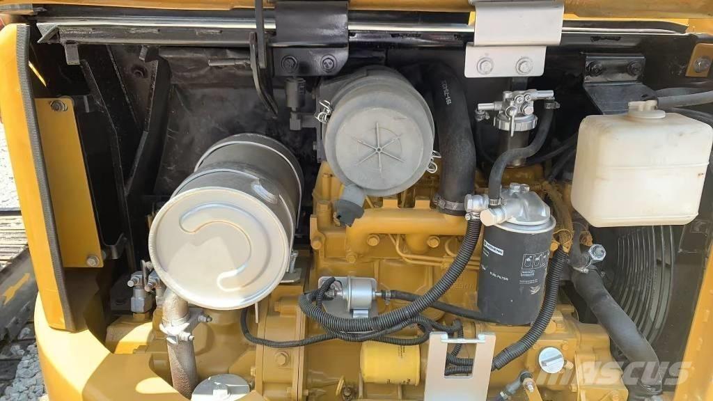 CAT 304 CR ミニ油圧ショベル 7t以下（ミニユンボ・ミニディガー）