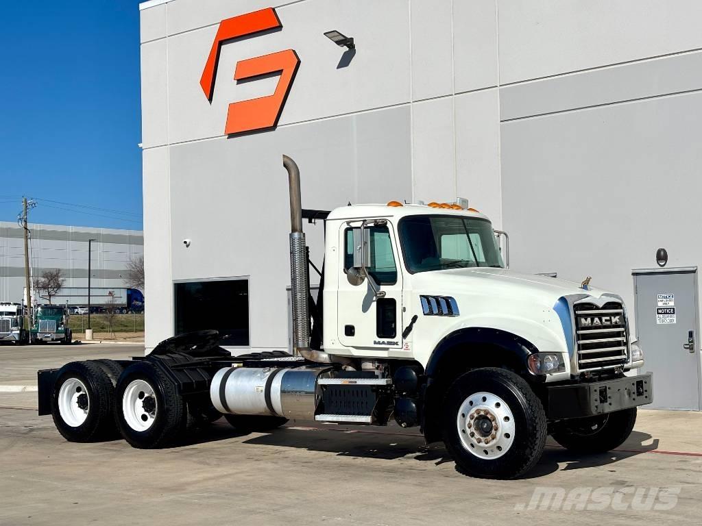 Mack Granite 中古トラクターヘッド | トレーラーヘッド
