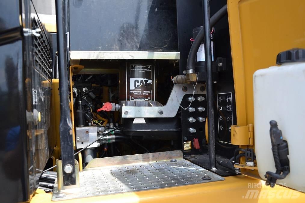 CAT M 315 D ホイール式油圧ショベル（パワーショベル・ユンボ・バックホー）