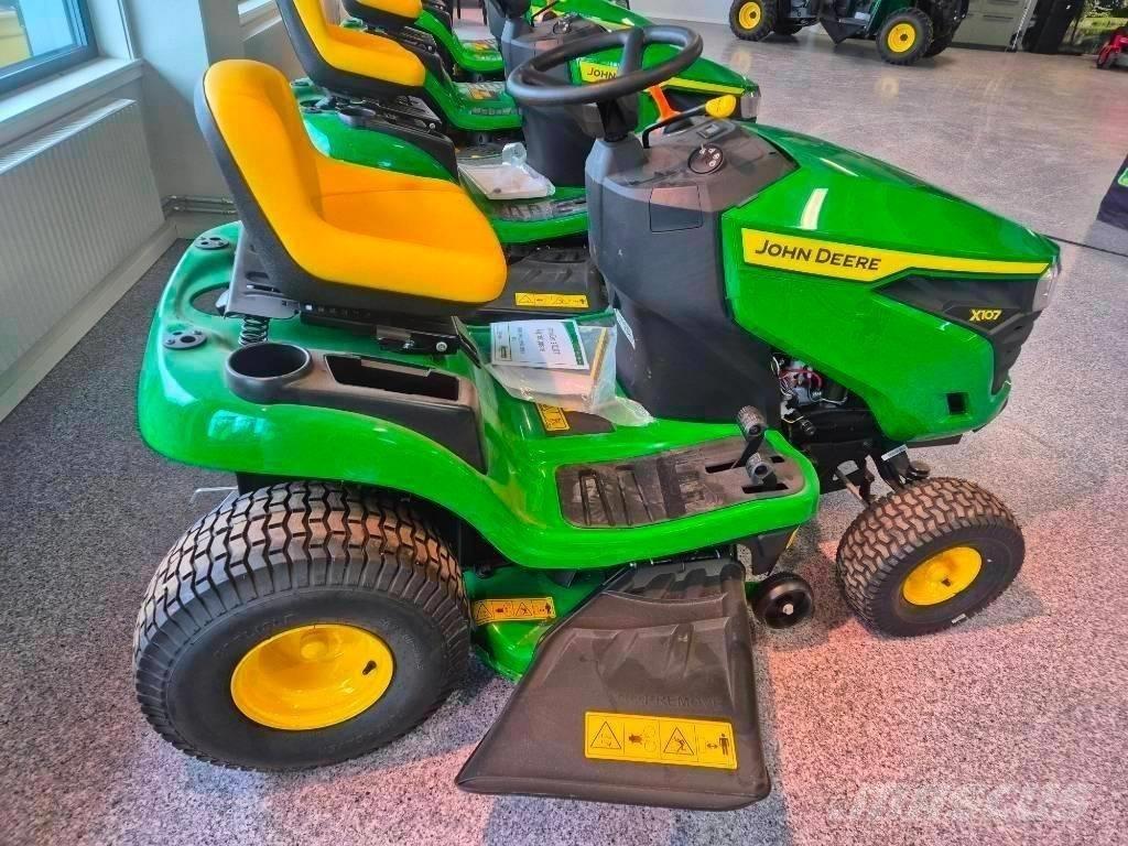 John Deere 107 R 乗用・自走モア/芝刈り機