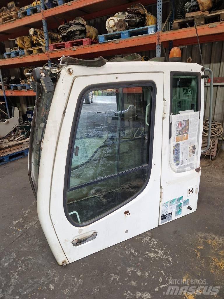 Liebherr A 904 C キャビン及び内装