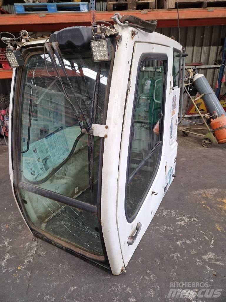 Liebherr A 904 C キャビン及び内装