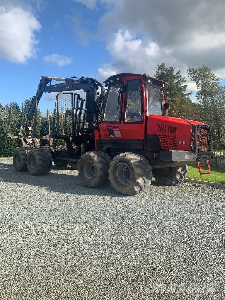Komatsu 835 フォワーダー