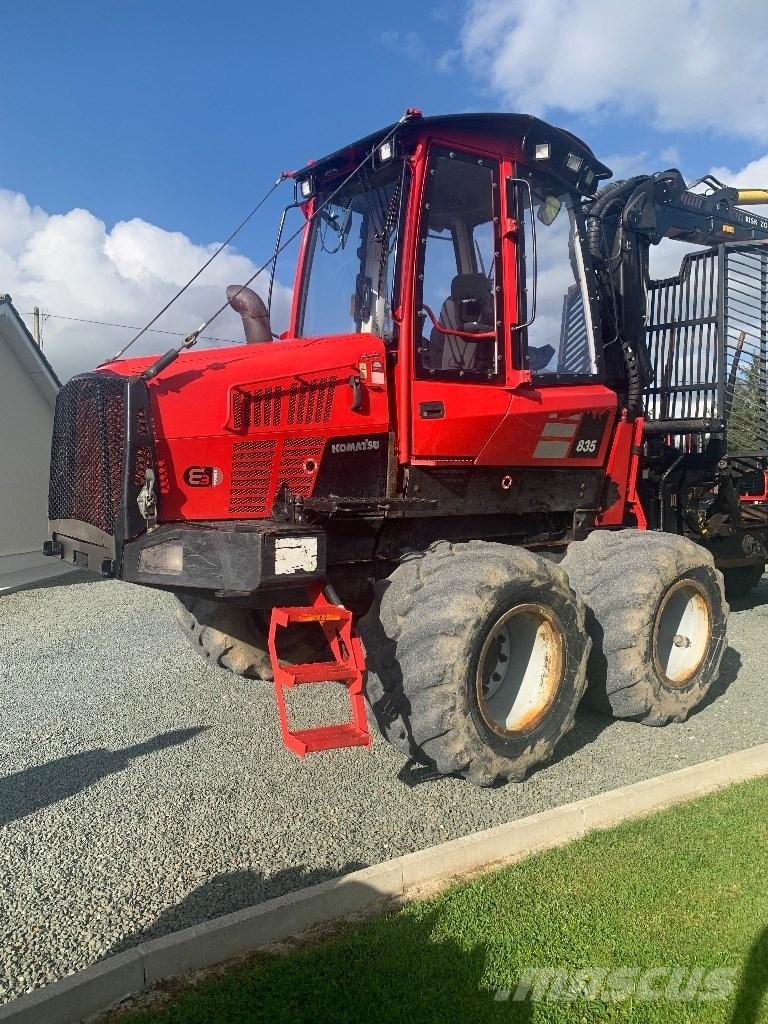 Komatsu 835 フォワーダー