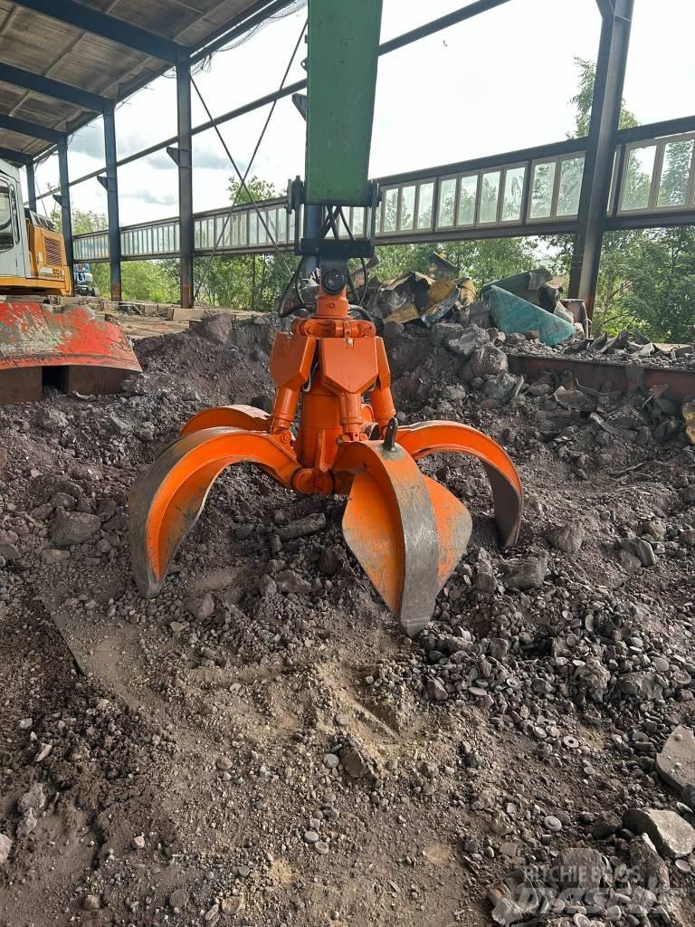 Sennebogen 835 廃棄物／工業産廃処理機