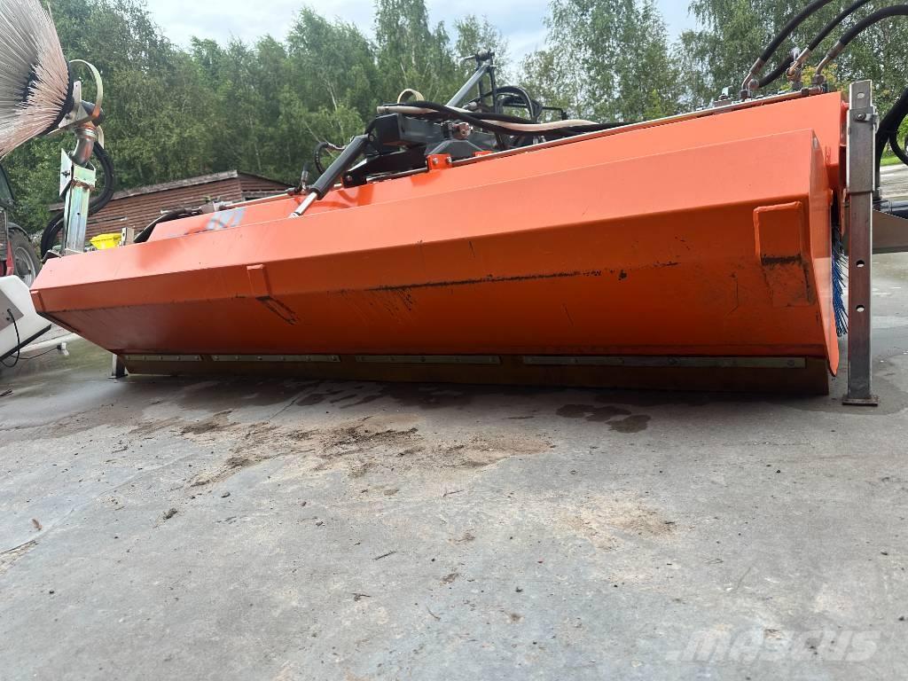 Tuchel Plus 590-260 路面清掃機