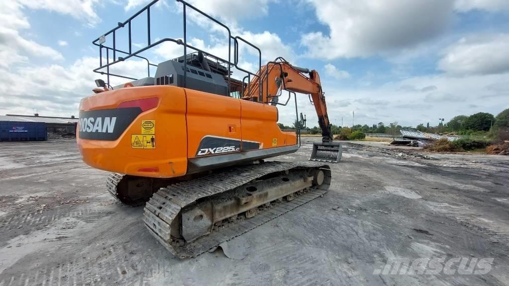 Doosan DX 225 LC 大型油圧ショベル12t以上（パワーショベル・ユンボ）