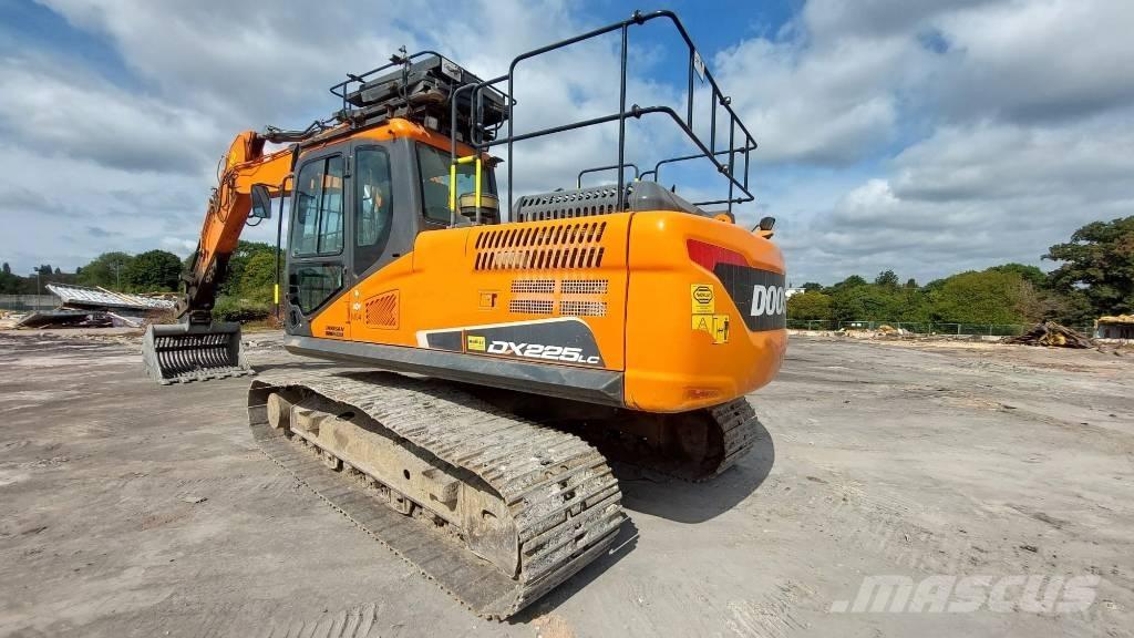 Doosan DX 225 LC 大型油圧ショベル12t以上（パワーショベル・ユンボ）
