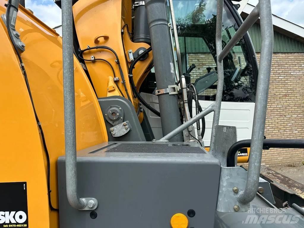 Liebherr A914 ホイール式油圧ショベル（パワーショベル・ユンボ・バックホー）