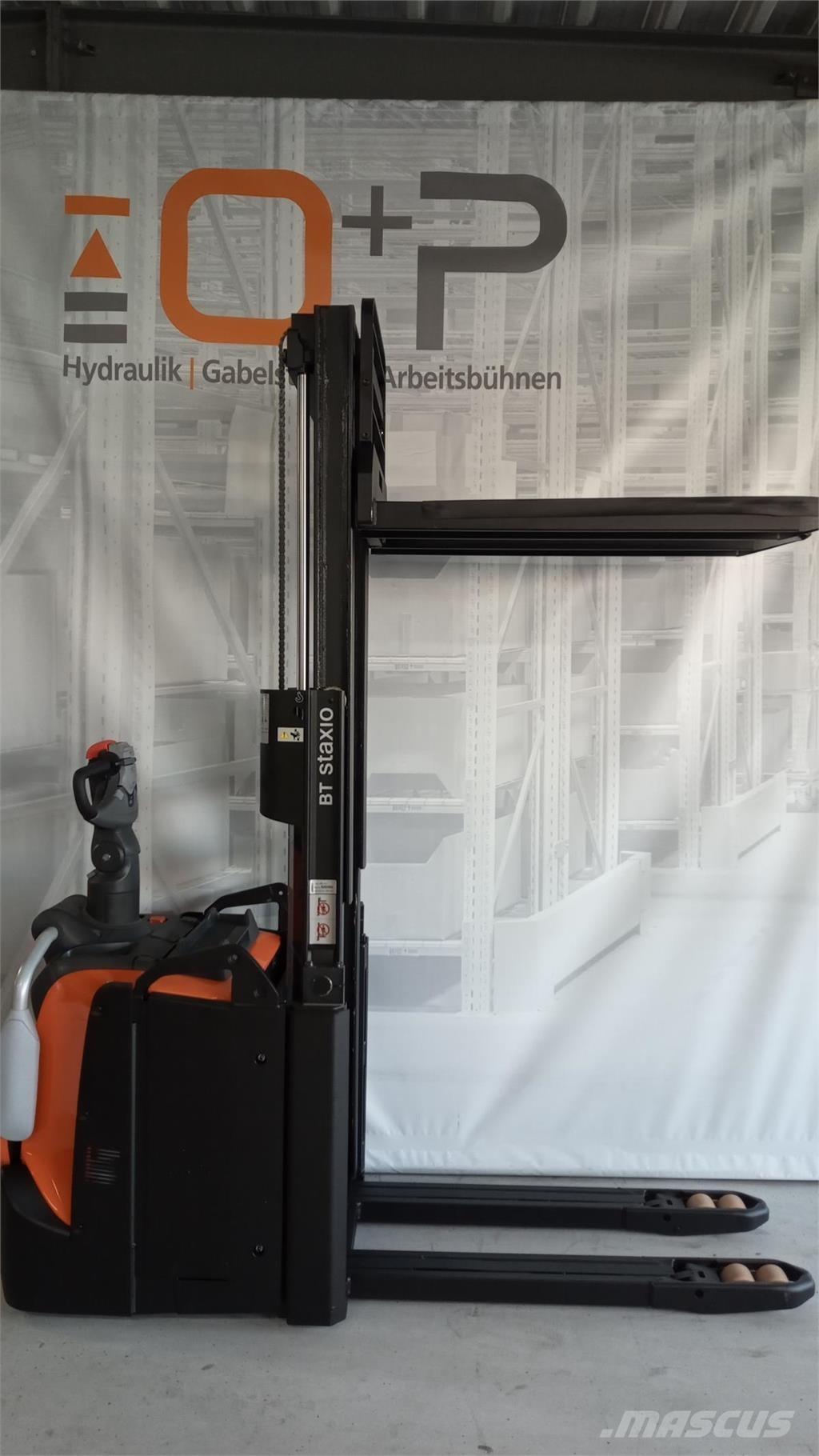 Toyota BT SPE200D 自走式スタッカー