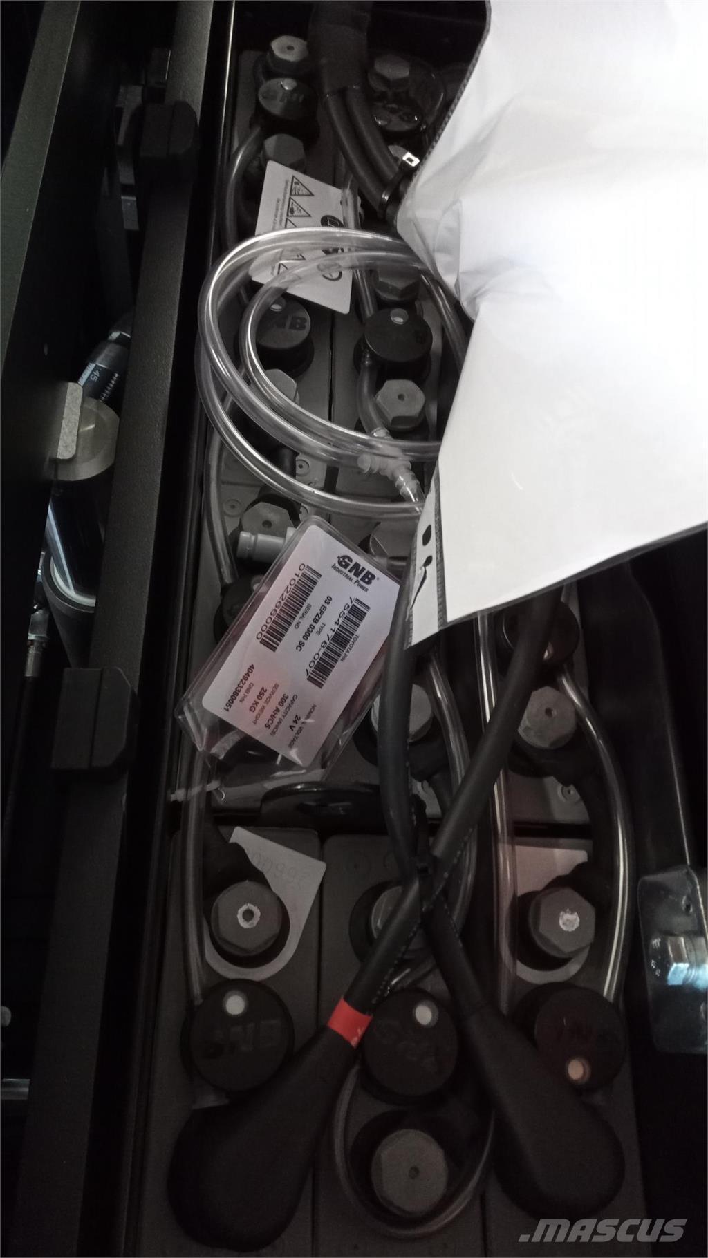 Toyota BT SPE200D 自走式スタッカー