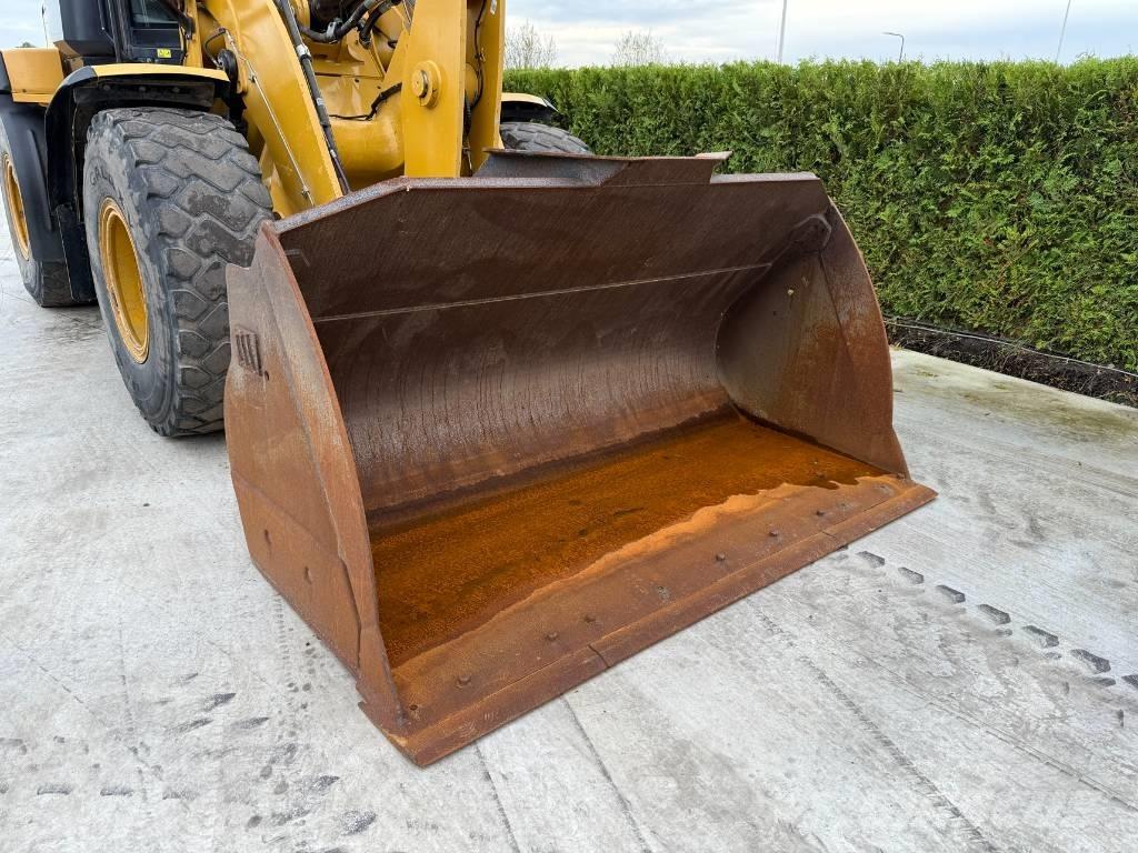 CAT 930 M ホイールローダー・タイヤショベル