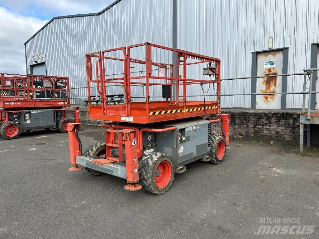 SkyJack SJ 6826 RT シザースリフト