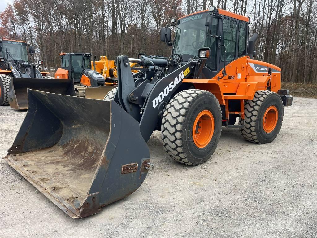 Doosan DL 250 ホイールローダー・タイヤショベル