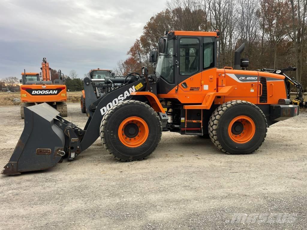 Doosan DL 250 ホイールローダー・タイヤショベル
