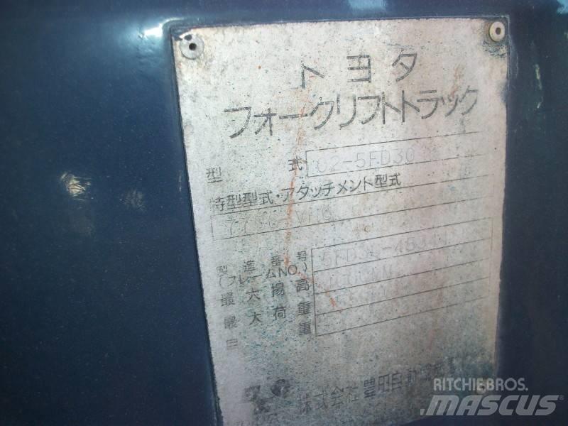 Toyota 5 FD 30 ディーゼル・軽油