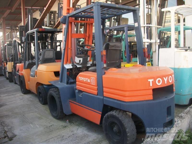 Toyota 5 FD 30 ディーゼル・軽油