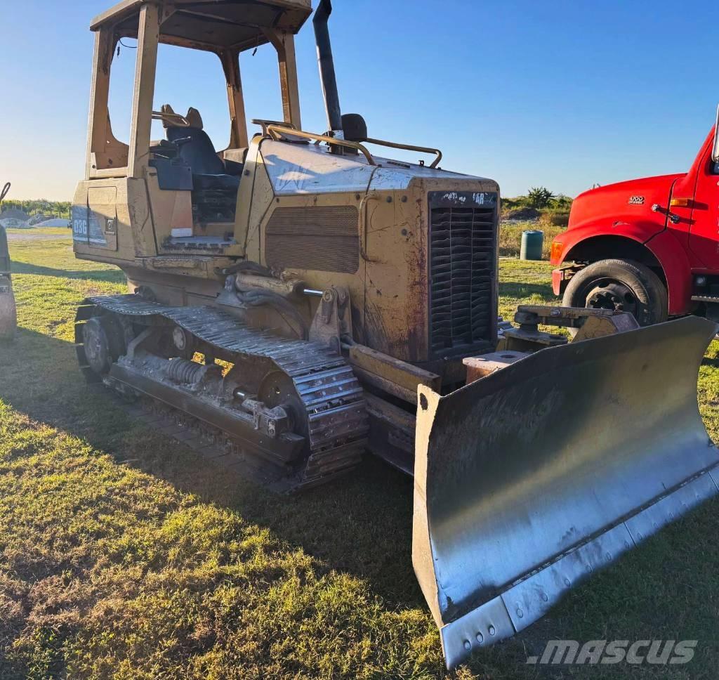 CAT D 3 G ブルドーザー