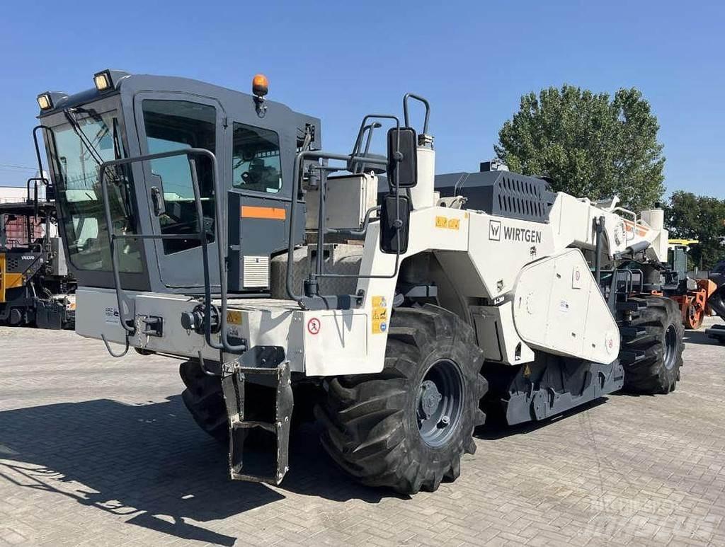 Wirtgen WR 2400 アスファルトリサイクルマシン