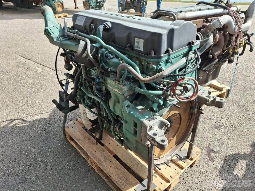 Volvo D11C330 エンジン