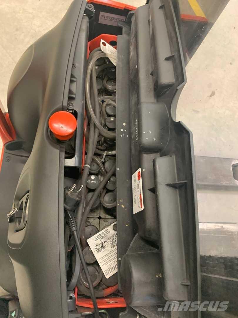 Linde L12 自走式スタッカー