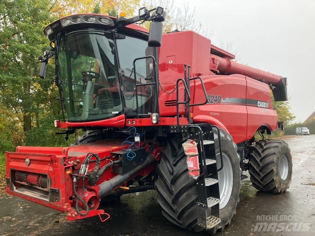 Case IH Axial 8240 コンバイン