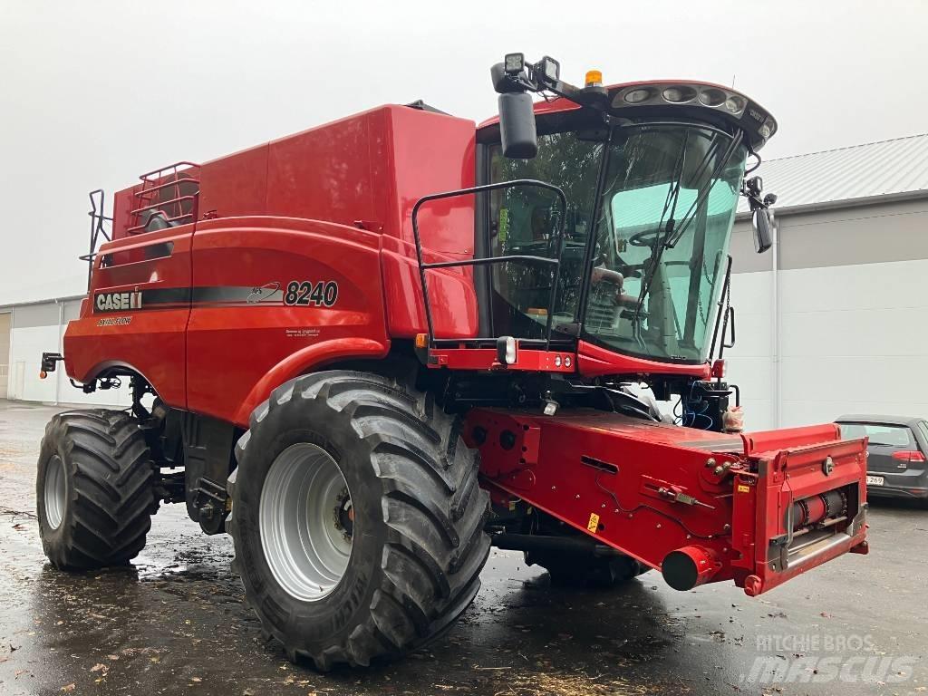 Case IH Axial 8240 コンバイン