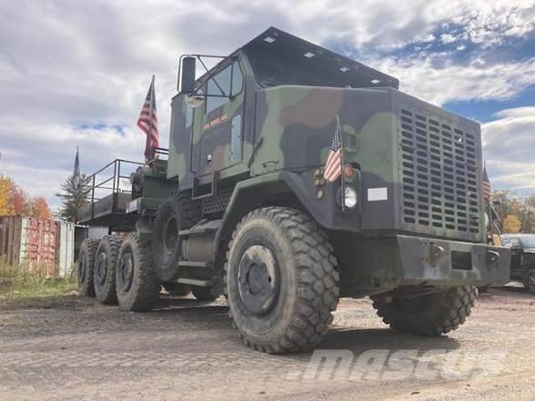 Oshkosh M1070 中古トラクターヘッド | トレーラーヘッド