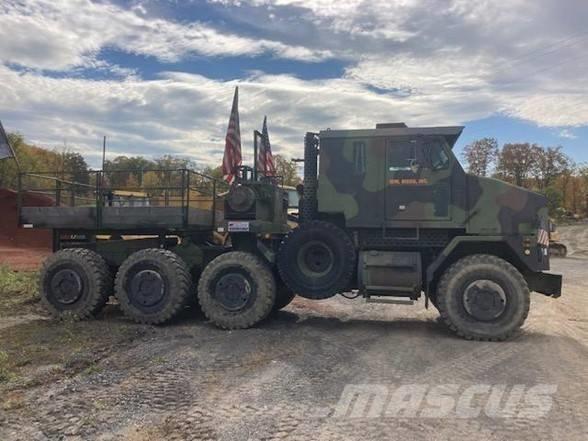 Oshkosh M1070 中古トラクターヘッド | トレーラーヘッド