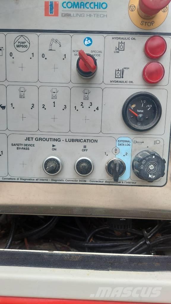 Comacchio GEO 600 サーフェイスドリルリグ