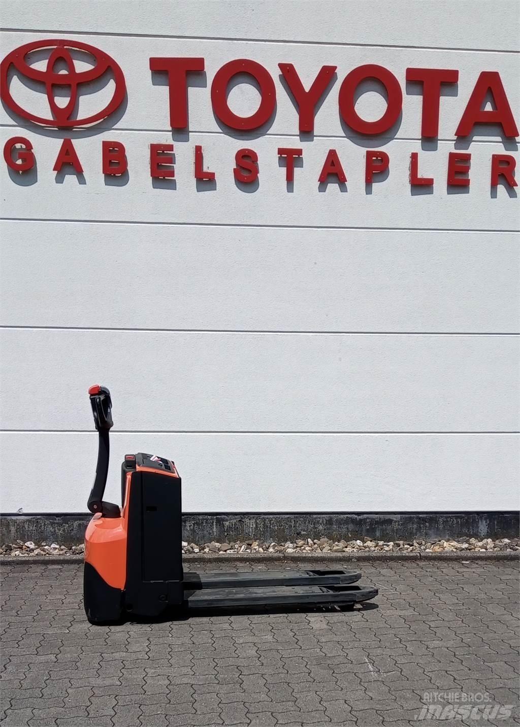 Toyota LWE 160 ローリフト