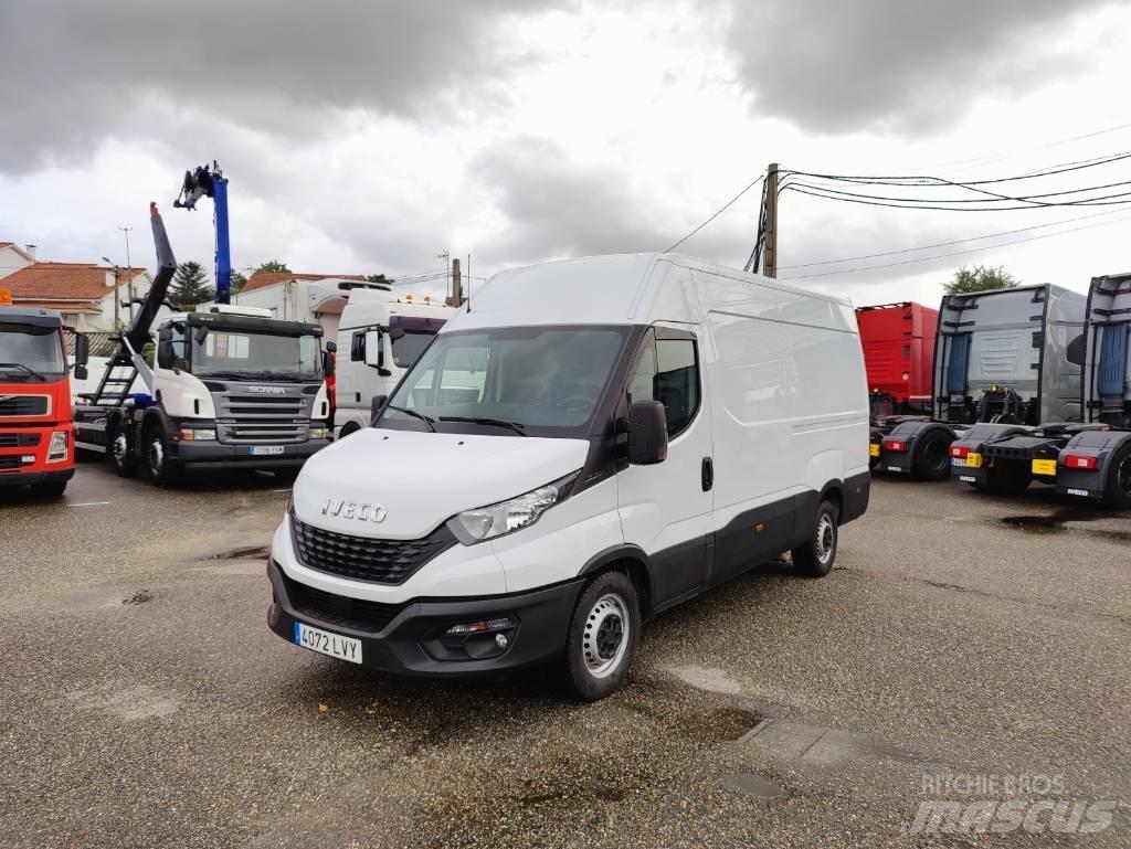 Iveco Daily 35 S 16 パネルバン