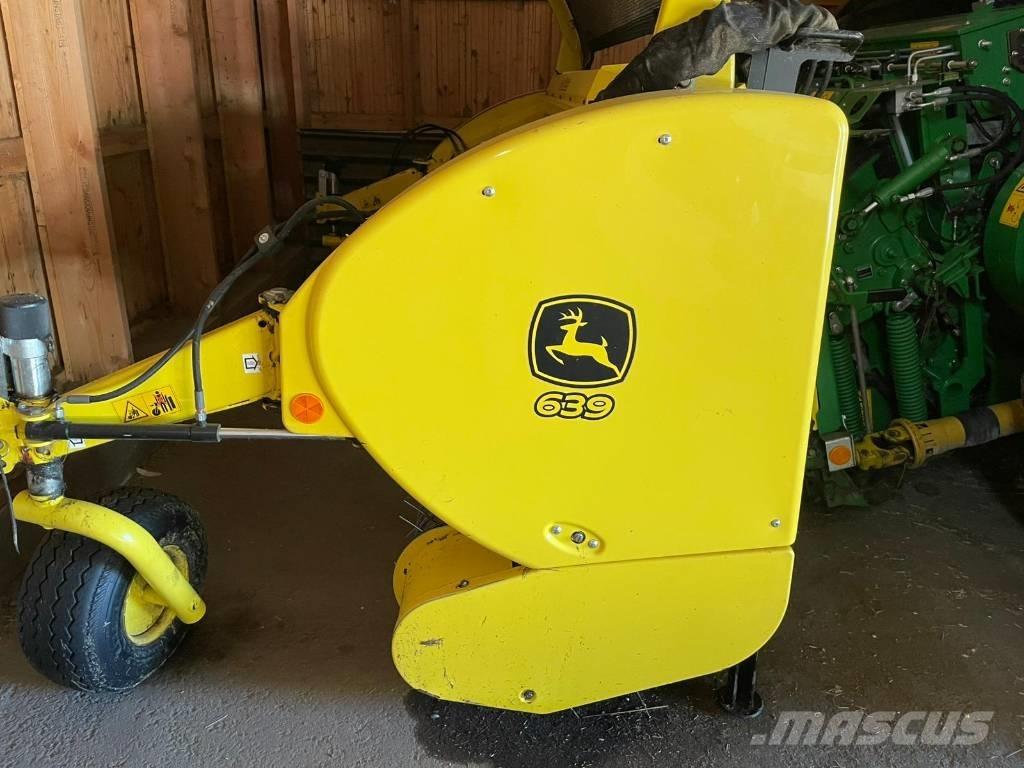 John Deere 8300 自走式フォレージハーベスター