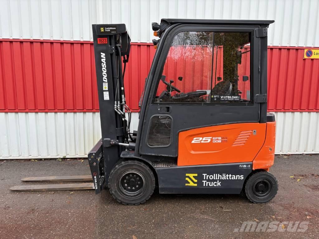 Doosan B 25 X-7 バッテリーフォークリフト